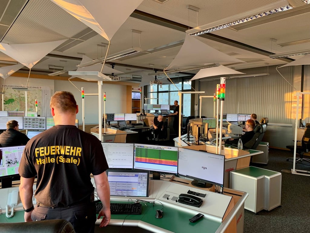 Die Rettungsleitstelle in der Feuerwache in Neustadt ist wieder voll funktionsfähig. Der zentrale Notruf 112 funktioniert wieder.