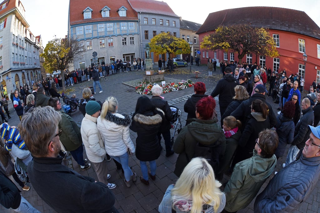 Hunderte Menschen trauern um die 14-Jährige.
