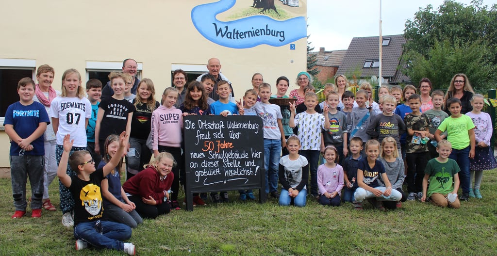 Erst im September feierten die Walternienburger das 50 -jährige Bestehen des Schulgebäudes. Nun kann wohl nur noch ein Verbund die Schule retten.