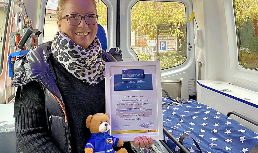 Dajana Ebeling vom Eiscafé Ebeling in Elbenau hat für das Projekt Wünschewagen des Arbeiter-Samariter-Bundes gespendet. Auch in Sachsen-Anhalt gibt es einen solchen Wünschewagen, mit dem schwer kranke Menschen letzte Wünsche wagen.