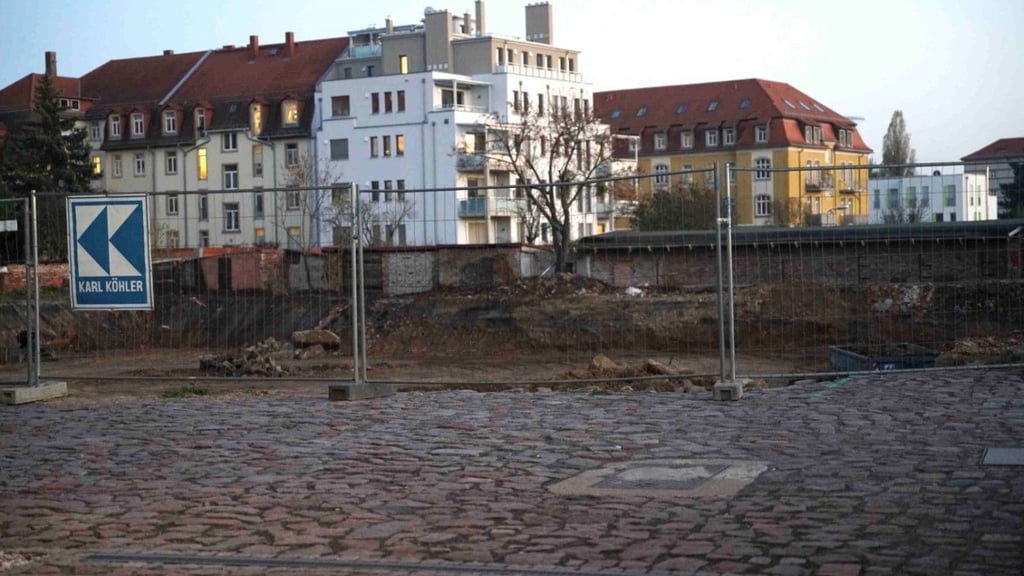 Auf dieser Baustelle in der Fröbelstraße in Dresden wurde am Freitag eine Weltkriegsbombe gefunden.