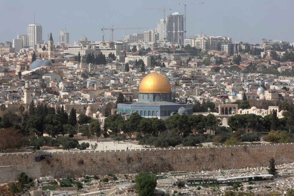 Israels Regierung hat die Corona-Beschränkungen für Touristen soweit gelockert, dass nun wieder Individualtouristen unter Auflagen in das Land einreisen dürfen.