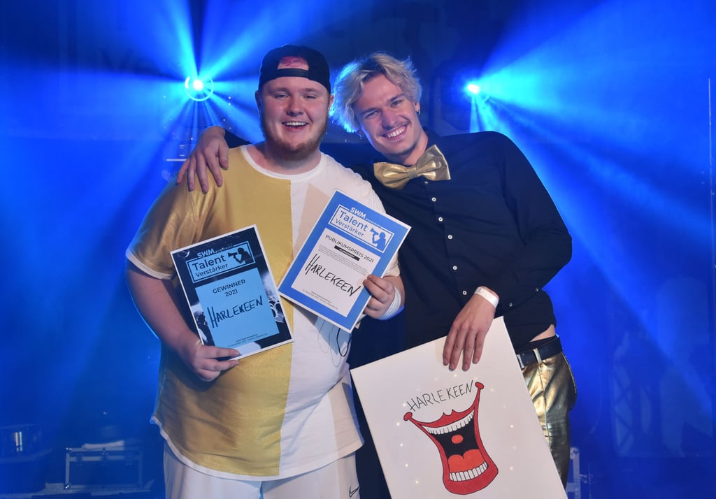 Das Magdeburger Duo Harlekeen hat den SWM Talentverstärker 2021 gewonnen. Hinter dem Pseudonym stecken der junge Songwriter, Producer, Videocreator und Independentkünstler Santo A. Boese und Schlagzeuger Paul Foehr.