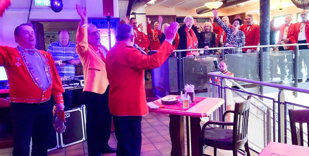 Im Brauhaus „Zum Alten Dessauer“ eröffneten drei Karnevalsvereine in Dessau die neue Session.