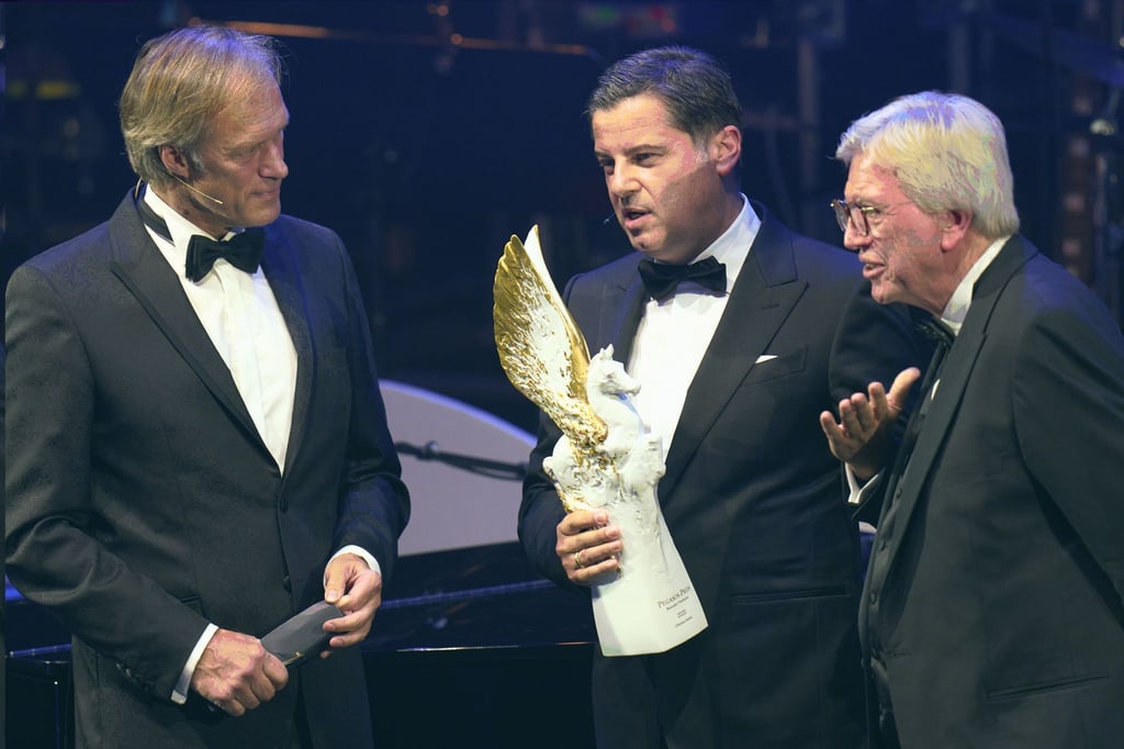 Sportmoderator Gerhard Delling (l), Christian Seifert (M) und der hessische Ministerpräsident Volker Bouffier.