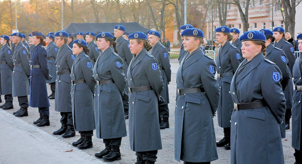 Die Bundeswehr wird zunehmend weiblicher - das ist auch beim Treuebekenntnis auf der Naumburger Vogelwiese klar erkennbar.