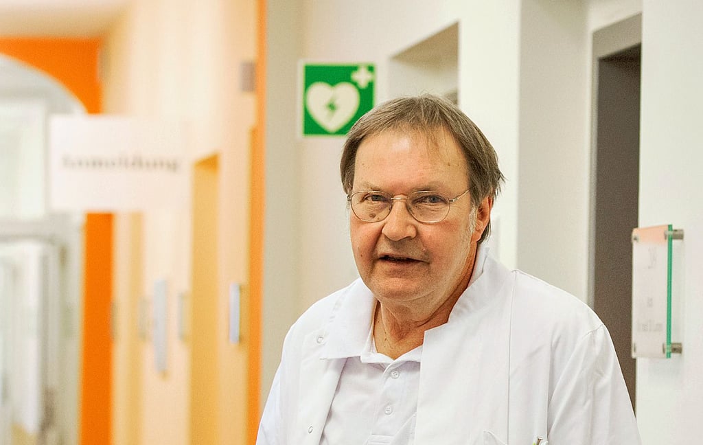 Für Wolfram Marquardt, jahrelanger Chefarzt der Klinik für Orthopädie und Unfallchirurgie, ist die Zeit des Ruhestands angebrochen.