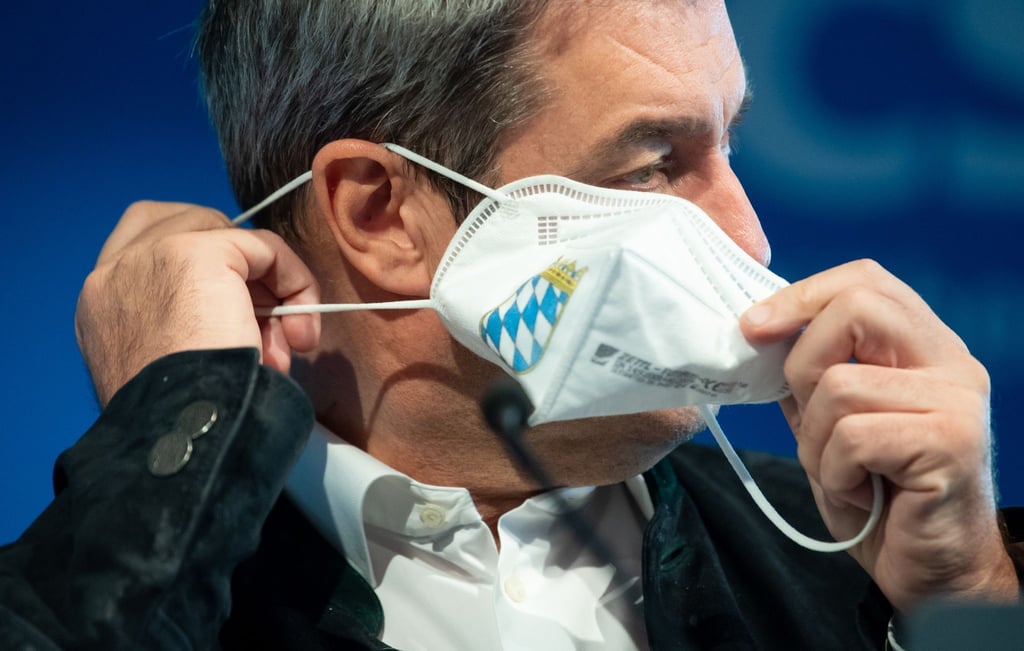 Markus Söder, CSU-Vorsitzender und Ministerpräsident von Bayern, bei einer Pressekonferenz. Unter der rasch steigenden Zahl von Corona-Toten in Bayern ist ein vergleichsweise hoher Anteil vollständig Geimpfter.