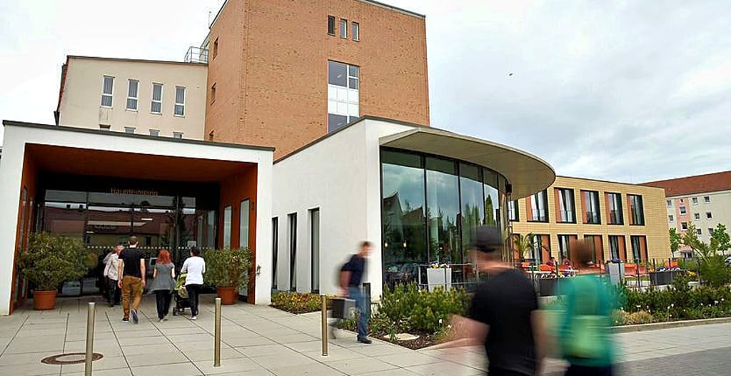 Das SRH-Klinikum in Naumburg begrenzt wegen des Anstiegs der Corona-Inzidenz im Landkreis die Besuchsmöglichkeiten.