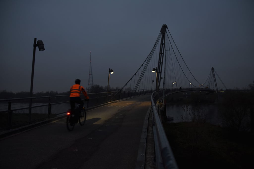 Insgesamt 615 Meter lang erstreckt sich der Herrenkrugsteg in Magdeburg zwischen den Stadtteilen Herrenkrug und Industriehafen.