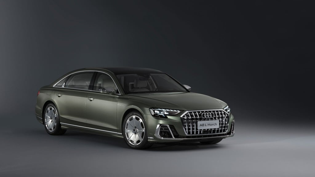 Horch, was kommt von draußen rein: Die besonders lange Horch-Version vom modellgepflegten Audi A8 rollt zunächst ausschließlich nach China - die anderen Varianten starten im Dezember in Deutschland.