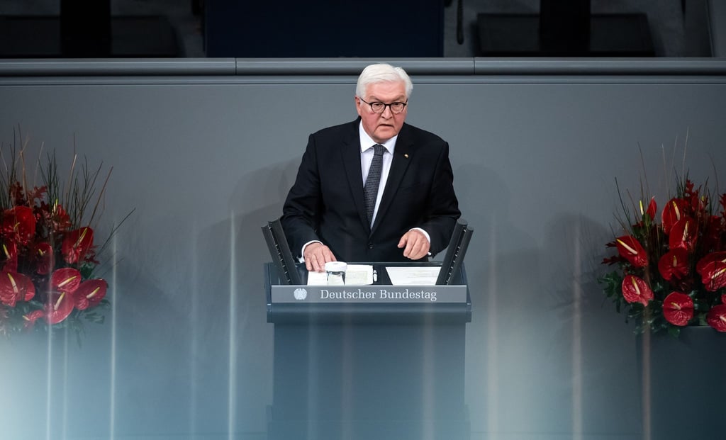 Bundespräsident Frank-Walter Steinmeier spricht bei der zentralen Gedenkstunde zum Volkstrauertag des Volksbundes Deutsche Kriegsgräberfürsorge im Deutschen Bundestag.