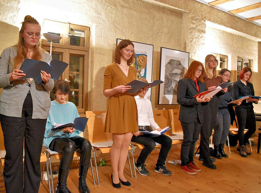 Während der Lesung von Texten aus der Schreibwerkstatt des Lucas-Cranach-Gymnasium Wittenberg im Malsaal der Cranach-Stiftung