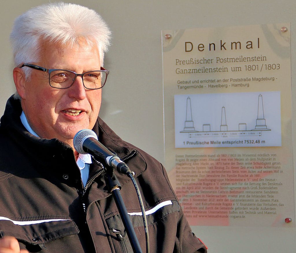Am Freitag im Beisein vom Rogätzer Bürgermeister enthüllt, war die Infotafel schon wenige Stunden später von Unbekannten abgebaut worden.