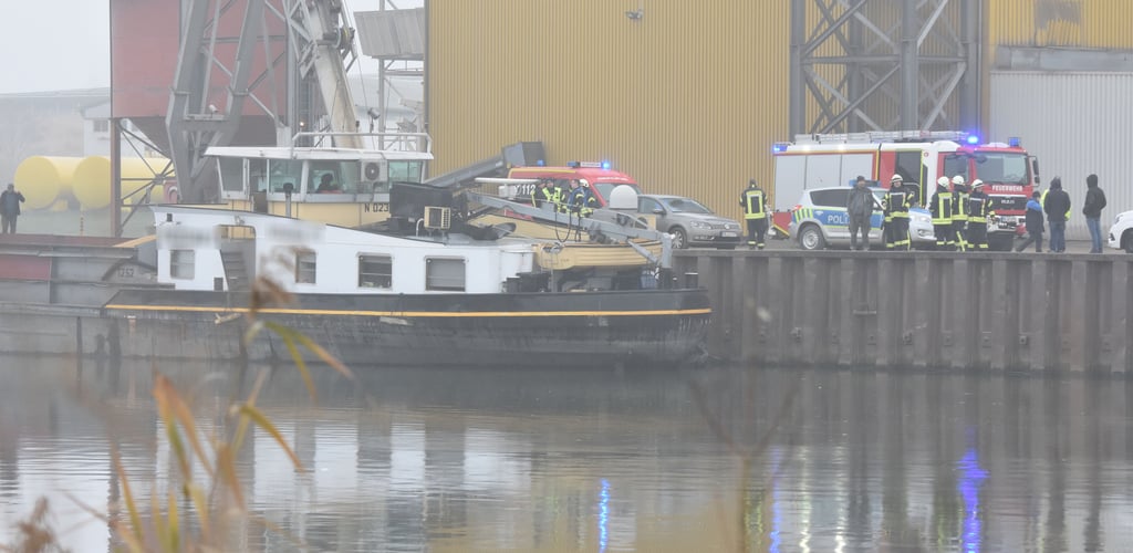 Auf dem Mittellandkanal bei Vahldorf wurde eine Gewässerverunreinigung auf einer Fläche von 15.000 Quadratmeter festgestellt.