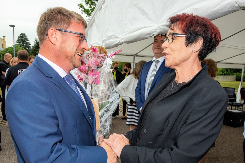 Oberbürgermeister Bert Knoblauch verabschiedete Sigrid Beitler. Achivfoto!