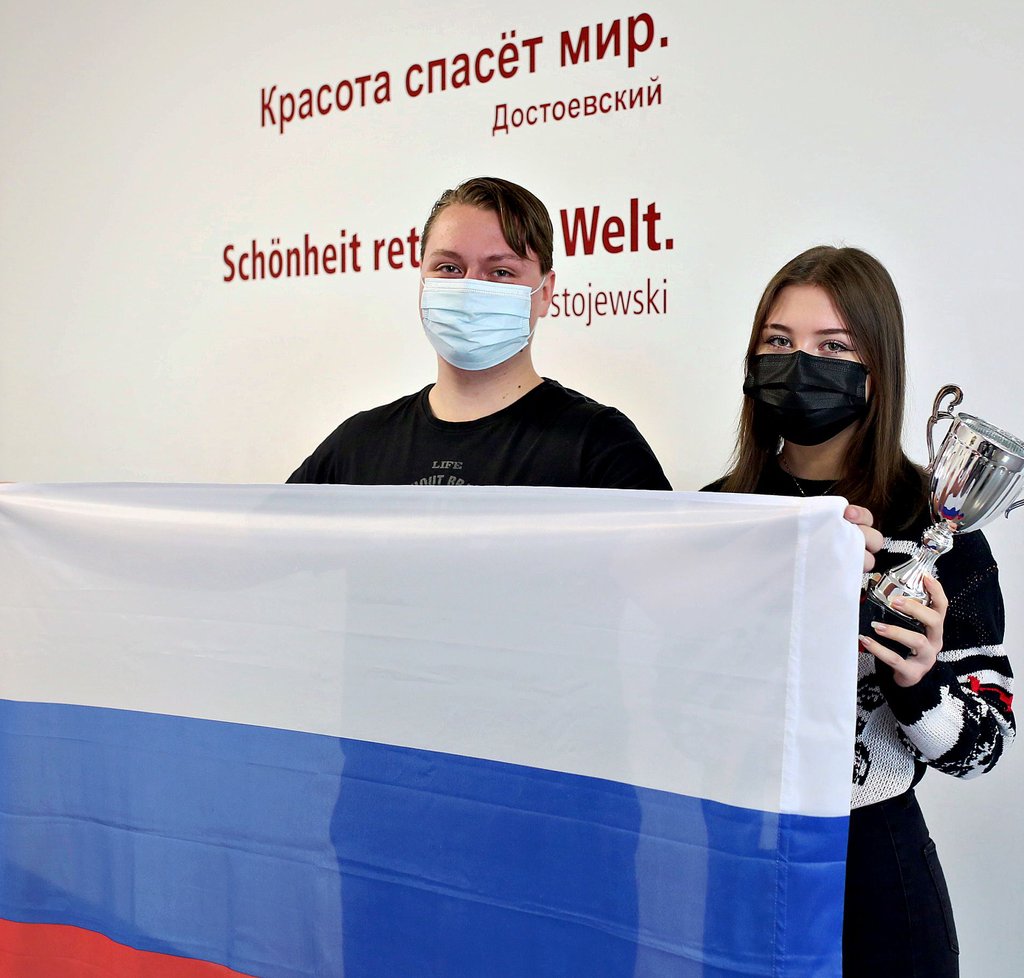 Julian Mehrhoff und Johnie Mennecke lernen begeistert russisch. Ihr Talent und ihr Fleiß hat ihnen jetzt einen Titel eingebracht. Darauf sind auch ihre Lerher stolz.
