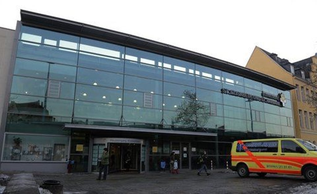 Die ersten Familien sind zur Nachuntersuchung ihrer Babys ins Krankenhaus St. Barbara und St. Elisabeth gekommen.