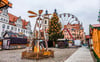 Auf dem Wittenberger Weihnachtsmarkt laufen die Aufbauarbeiten noch auf Hochtouren. Am 22. November soll die Eröffnung stattfinden.