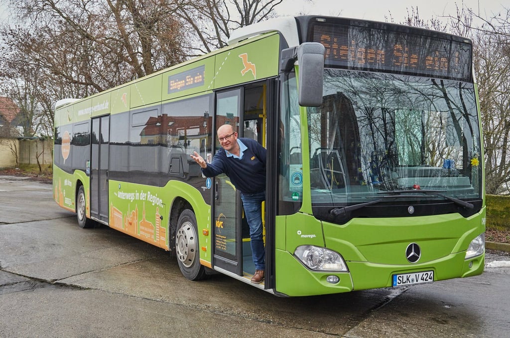 Thomas Burghardt ist Busfahrer bei der KVG im Salzlandkreis.