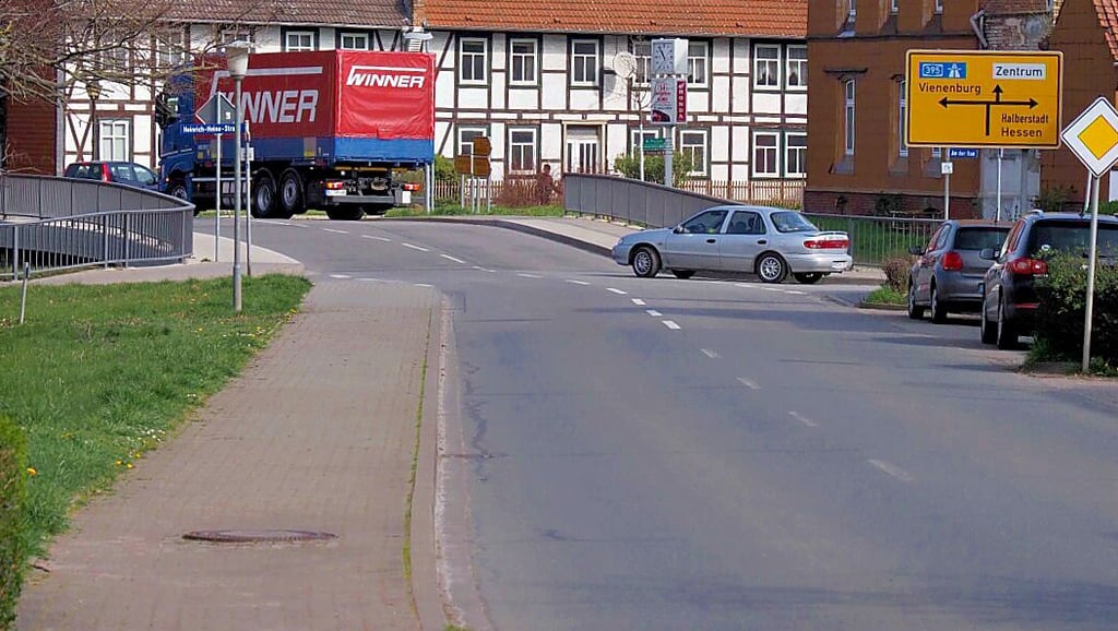 Unter dem Fußweg verläuft der Abwasserkanal in der Straße Vor dem Neukirchentor.