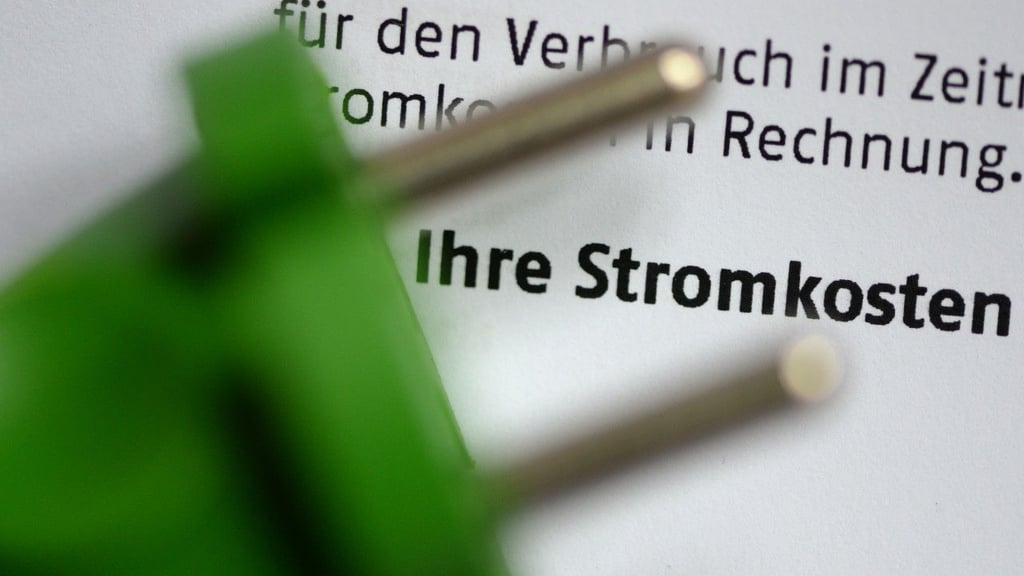 Im EU-Vergleich ist der Strompreis für Haushalte bei einem Jahresverbrauch von 2.500 bis 5.000 Kilowattstunden in Deutschland und Dänemark am höchsten.