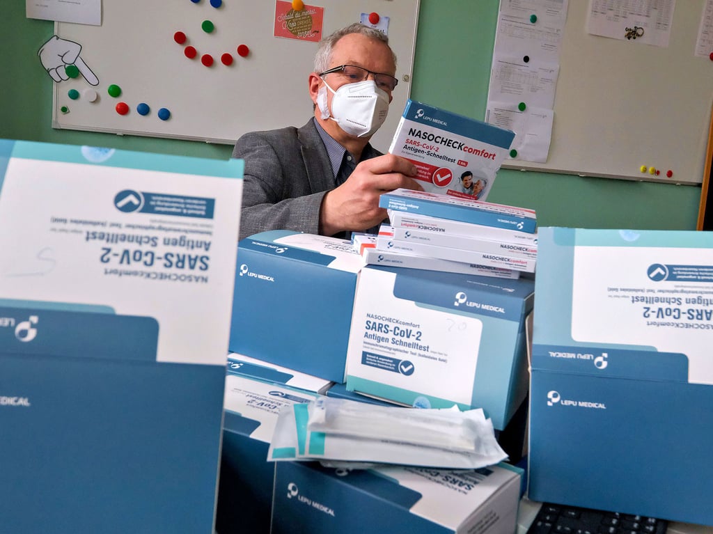 Im Kampf gegen das Coronavirus und drohende Schulschließungen spricht sich Schulleiter Thomas Gaube für tägliche Schnelltests aus.