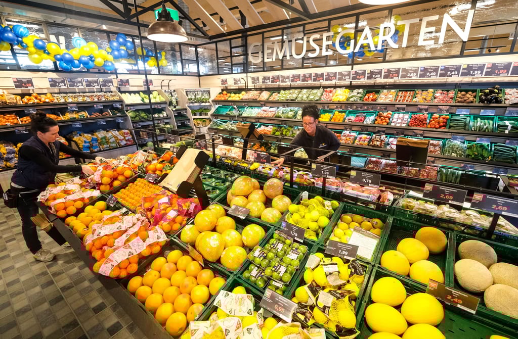 Blick in einen Edeka.