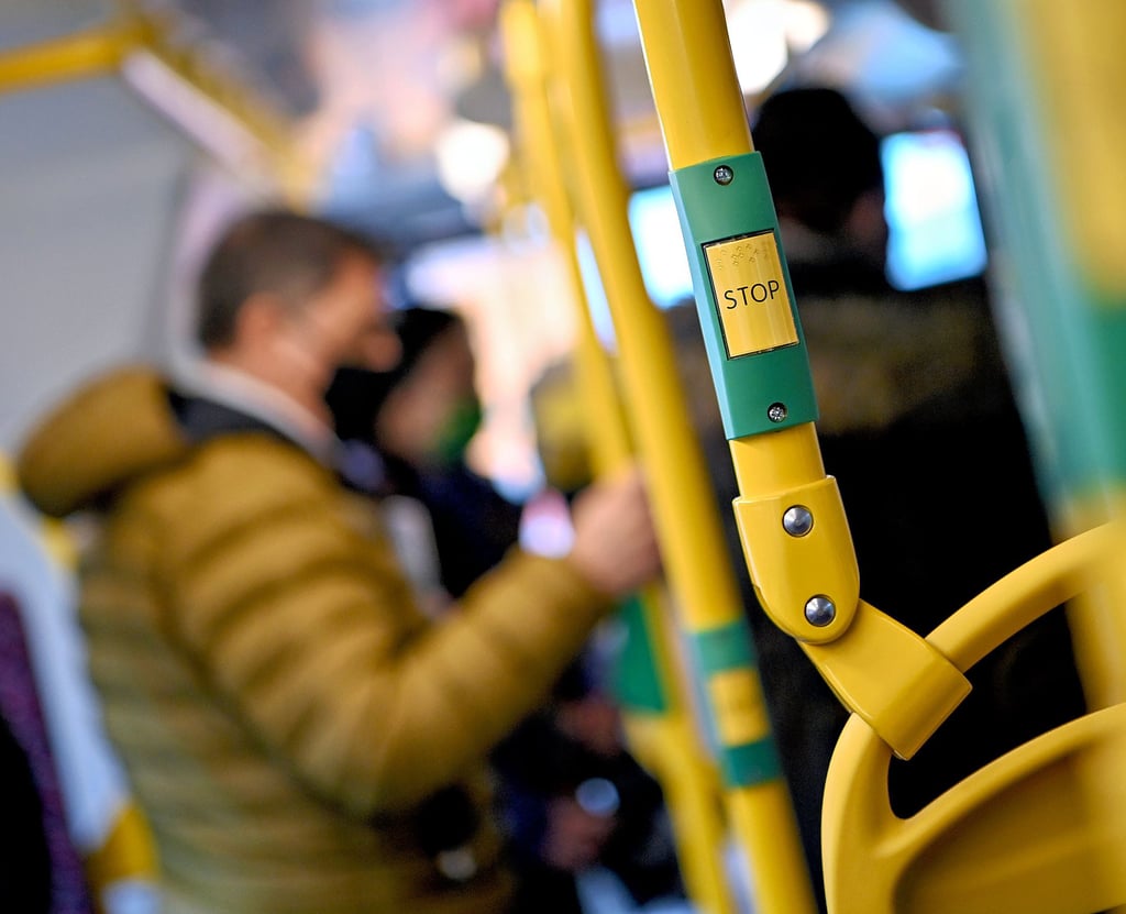 Die Fahrt mit Bus und Bahn wird nächstes Jahr teurer. Als Grund gibt der Verkehrsverbund marego unter anderem die massiv gestiegenen Energiepreise an. Wie macht sich die Erhöhung im Salzlandkreis bemerkbar?