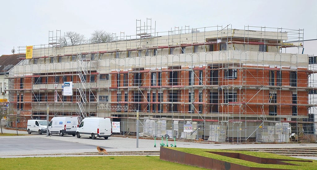 Die Wohnungen im „Haus am See“ von der Wobau in Staßfurt sollen im kommenden Jahr bezogen werden. Die Verlosung soll im Januar oder Februar 2022 erfolgen.