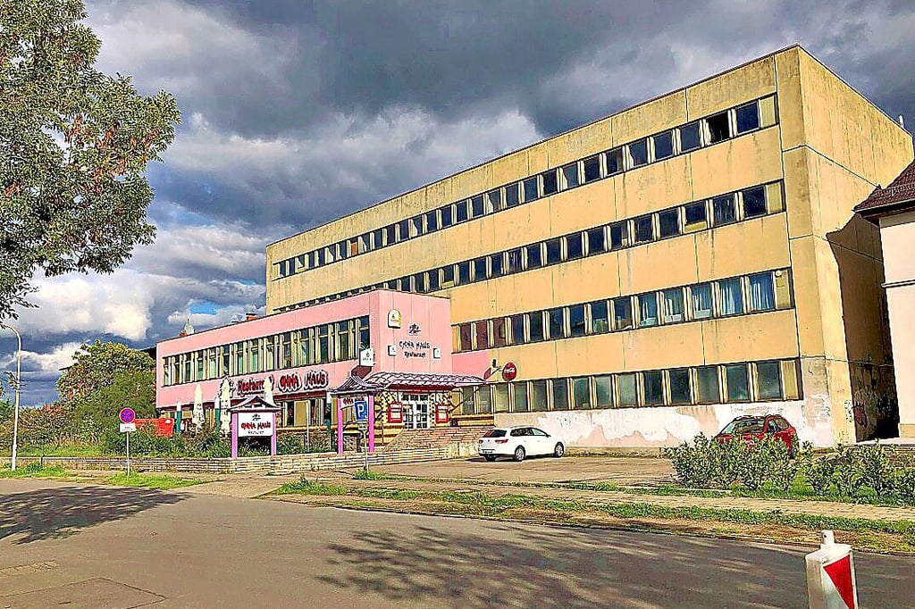 Dicke Wolken in diesem Jahr über dem Pfiff-Gebäude. Zumindest das Restaurant nimmt den Betrieb wieder auf.