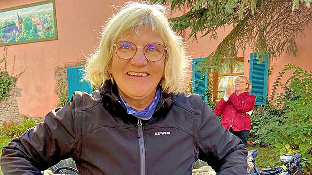 Martina Neubauer aus Wellen gehört zu den ersten Bürgern, die sich die Premium-Wandernadel erarbeitet haben.