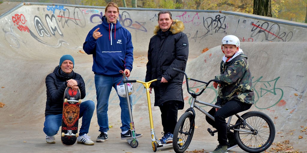 Nutzer wünschen sich Veränderungen für den Skaterpark im Stadtpark: Neben einer Beleuchtung hoffen Christian Lempe, Nick Hebecker, Mathias Kuhrt und Gino Gläser (von links) auf eine Vergrößerung der Sportanlage.