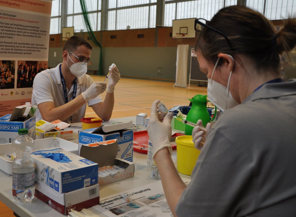 Im Frühjahr 2021 waren die mobilen Impfteams der Landeshauptstadt Magdeburg in der Sporthalle im Stadtteil Sudenburg aktiv. Rund 1000 Menschen wurden hier geimpft.