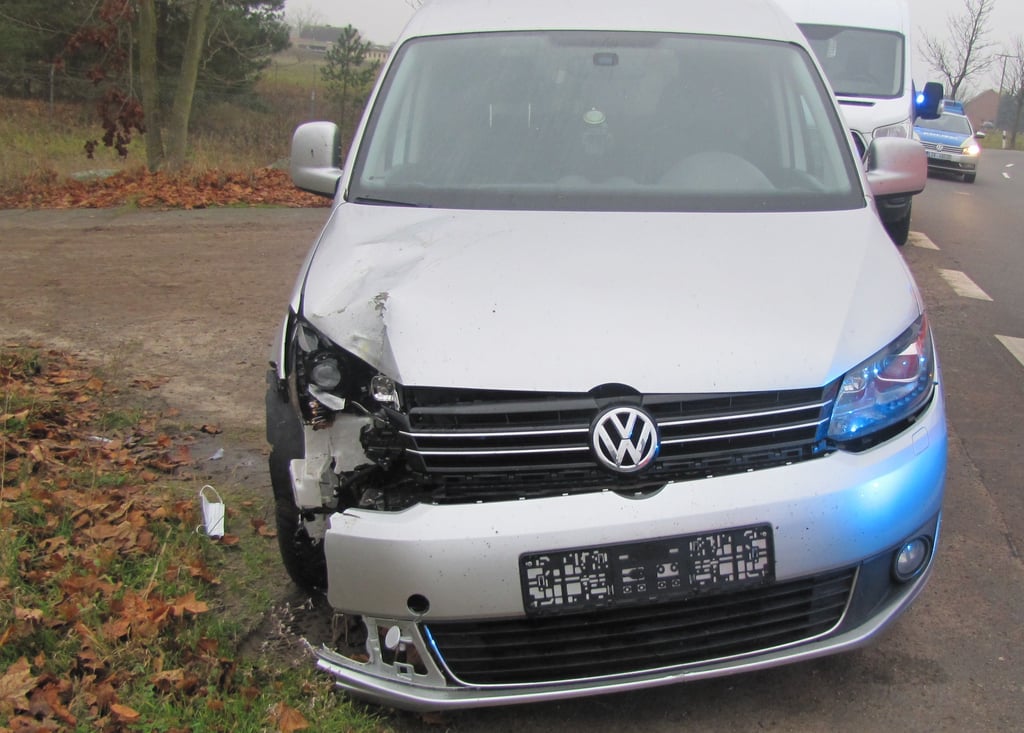 Der Volkswagen musste nach dem Unfall in Leppin abgeschleppt werden.