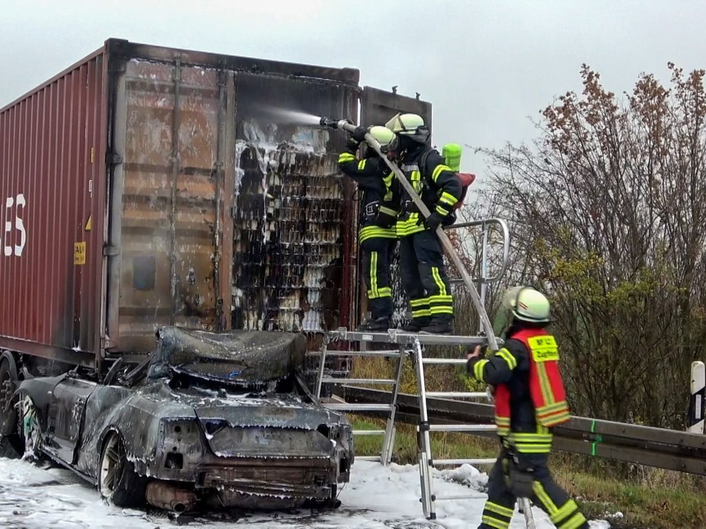 Bei einem Unfall auf der A14 ist am Dienstag ein Autofahrer ums Leben gekommen.