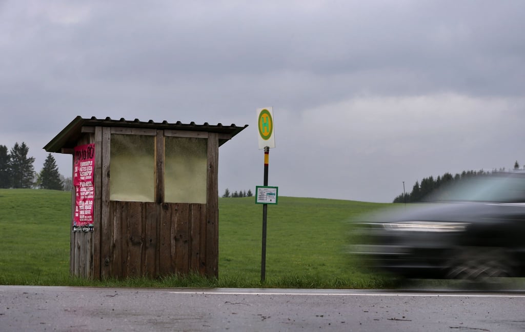 Wer aus der Stadt wegzieht, sollte die Anbindung vor Ort prüfen. Einen Führerschein zu haben, ist oft unumgänglich.