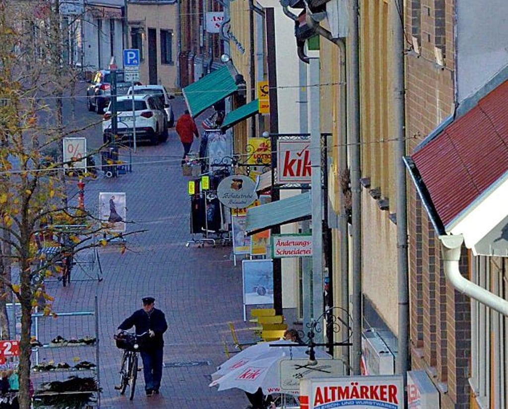 Die neuen Masten an der Breiten Straße (Mitte).