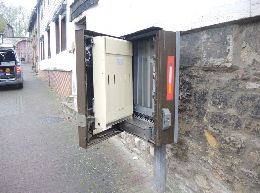 In Altenhausen im Landkreis Börde haben die Täter Ende Oktober, den Zigarettenautomaten geknackt.