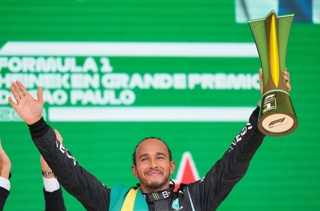Lewis Hamilton hat das Rennen um die Formel-1-Gesamtwertung noch spannender gemacht.
