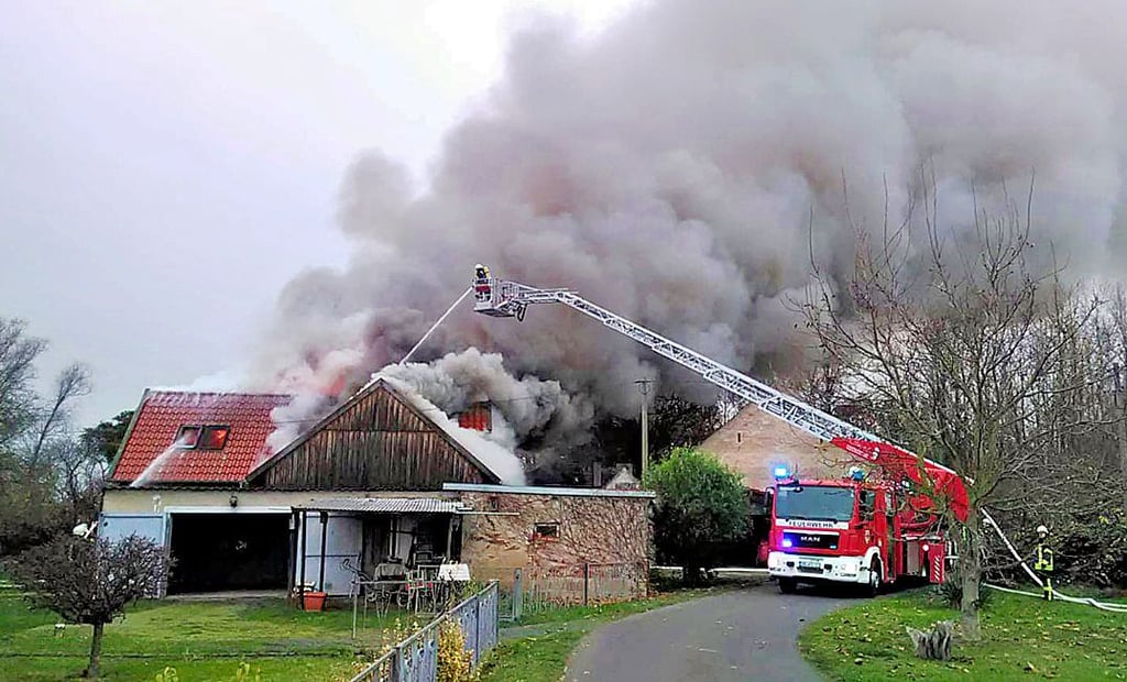 Die Brandopfer von Steinfelde haben nicht nur ihr Haus, sondern auch sonst die meisten Habseligkeiten an die Flammen verloren. Die Kommune sorgt dafür, dass jetzt die Hilfe anlaufen kann.