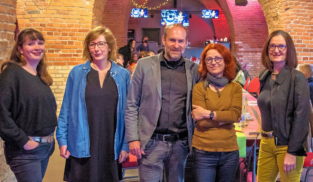 Betty Magel (von links), Sarah Thäger, Christian Szibor, Jacqueline Brösicke und Ulrike Löhr gehören dem Vorstand des Vereins „Netzwerk Freie Kultur“ an, der in der Festung Mark gegründet wurde.
