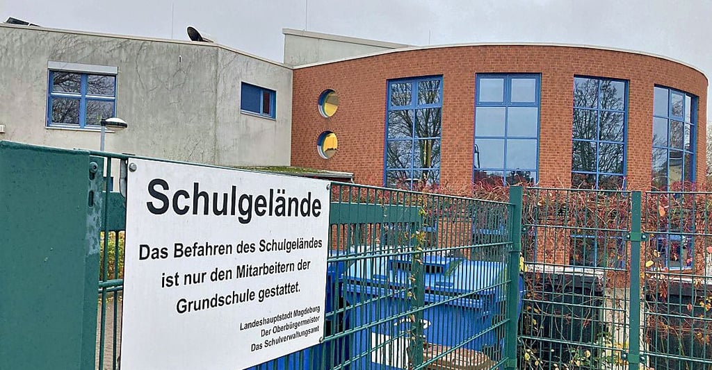 Die Grundschule befindet sich am Grenzweg in Neu-Olvenstedt. Die Einrichtung verzeichnet aktuell über 20 Corona-Fälle innerhalb der Schülerschaft.
