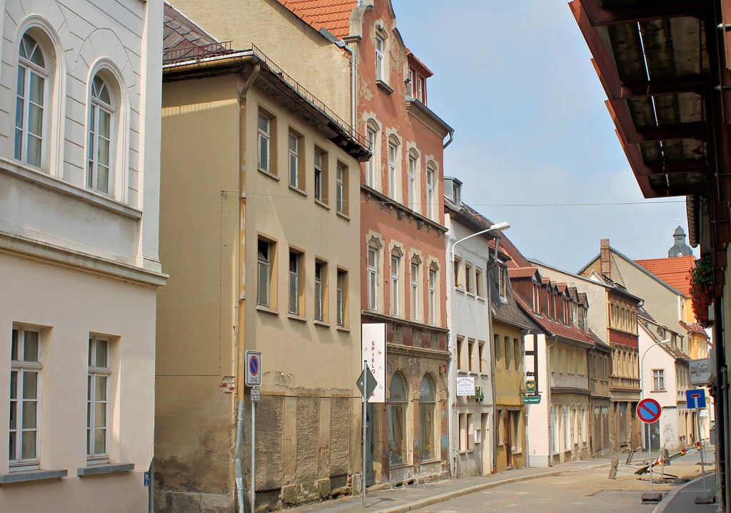 Das verwaiste Wohn- und Geschäftshaus Kalkstraße 16 im Jahr 2013