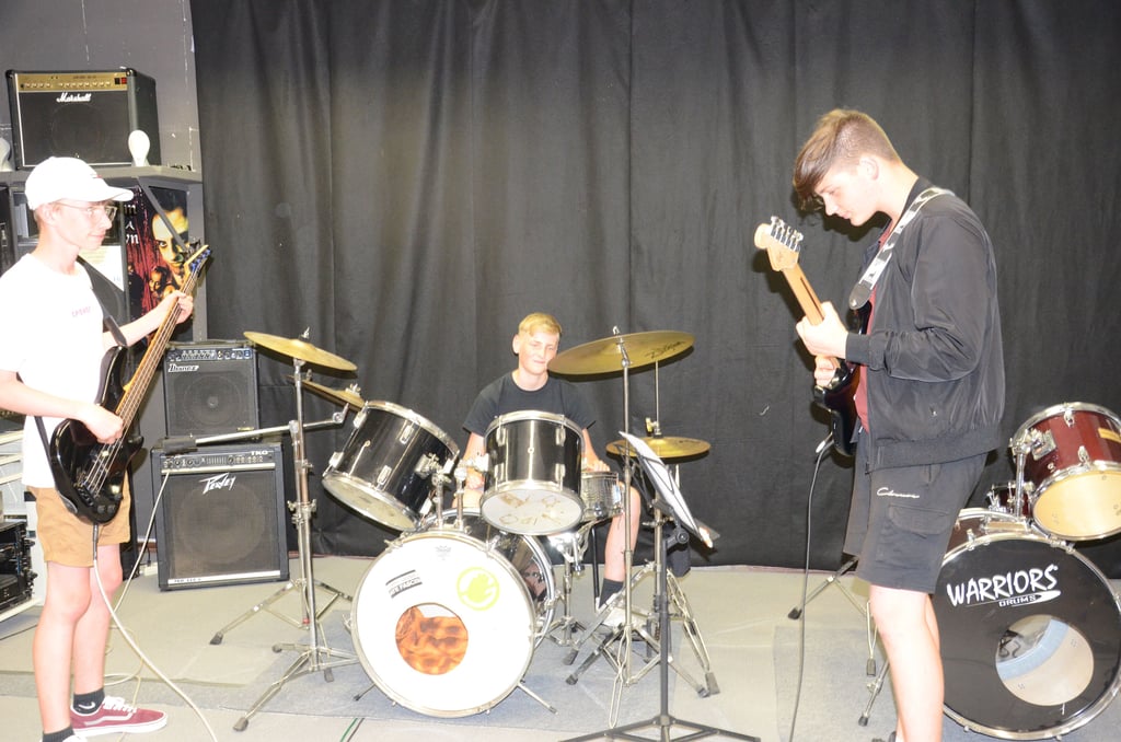 Jugendarbeit bietet in Kalbe das Jugendfreizeitzentrum Kroko unter Trägerschaft der Arbeiterwohlfahrt (Awo) an. Unter anderem werden dort auch Musikprojekte realisiert.