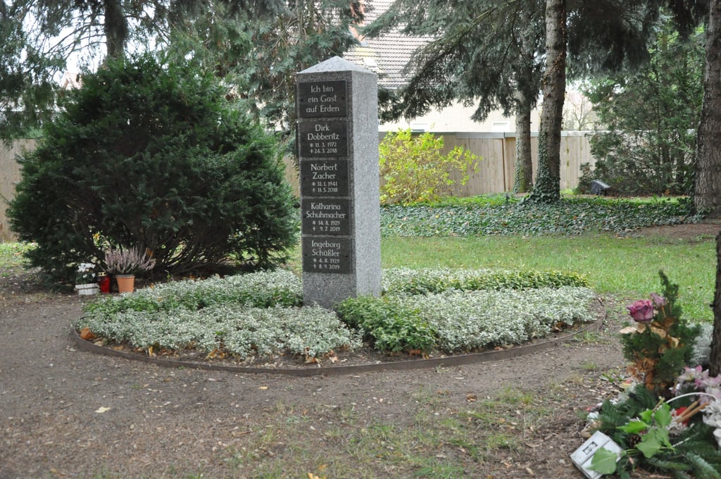 Die Stele auf dem Hohenseedener Friedhof ist eine Möglichkeit, die Namen der Verstobenen nicht in Vergessenheit geraten zu lassen.