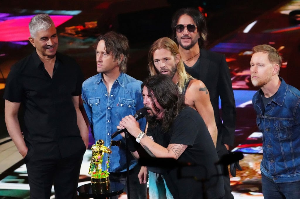 Pat Smear (l-r), Chris Shiflett, Dave Grohl, Taylor Hawkins, Rami Jaffee und Nate Mendel von den Foo Fighters bei den MTV Video Music Awards.