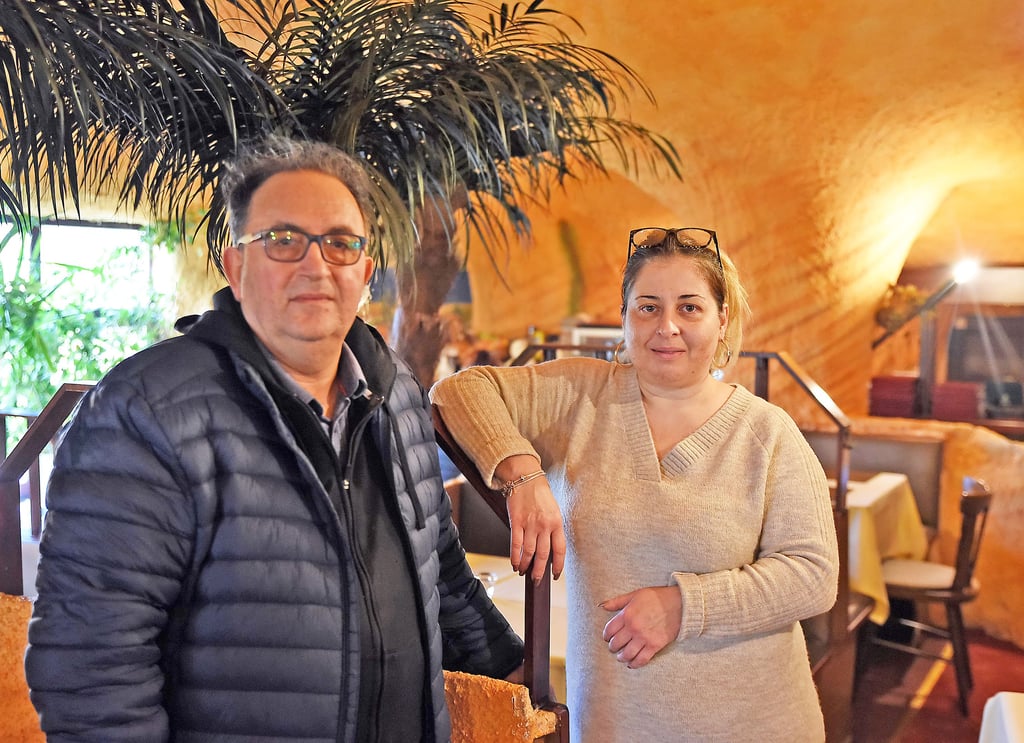 Konstantinos Pavlidis und Starroula Amanatiadou in den Räumlichkeiten des Restaurants. Vorbild für den Namen war das Labyrinth des Minotaurus.
