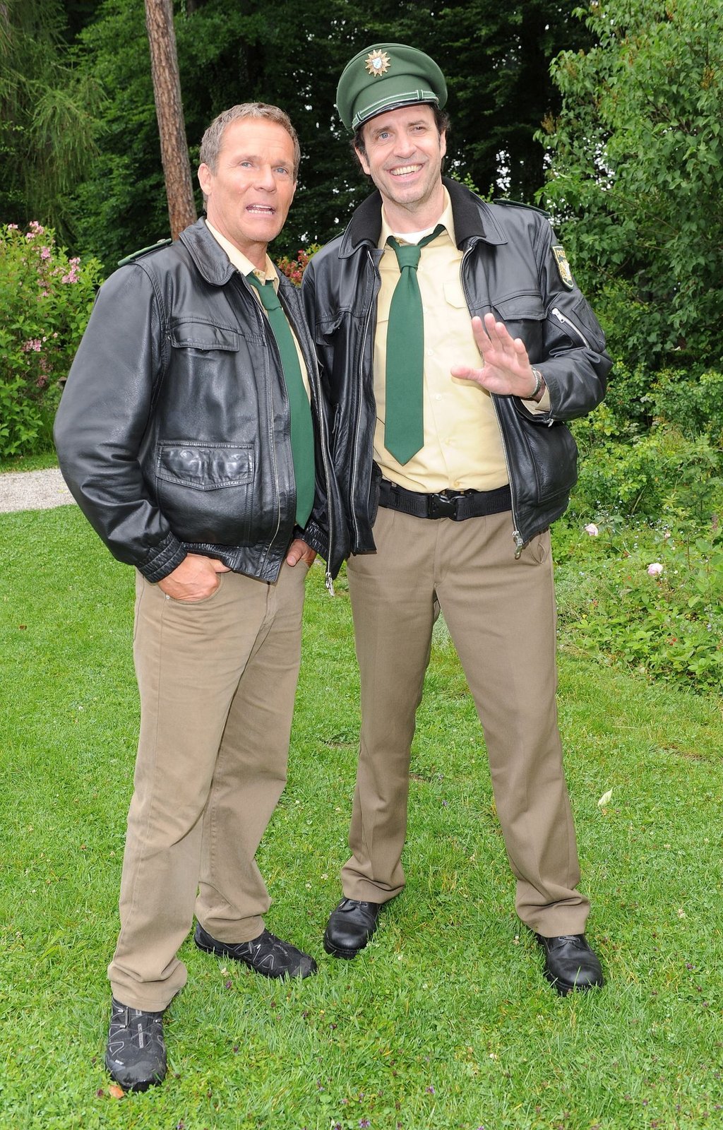 Helmfried von Lüttichau (r) und Christian Tramitz (Hubert) am Set (2011).