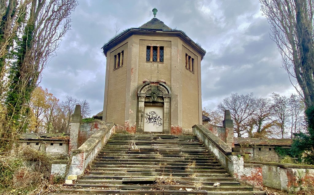 Schaurig schön und beliebt bei „Lost-Places-Fotografen“: Das Krematorium, das 1993 stillgelegt wurde. Was wird aus ihm?